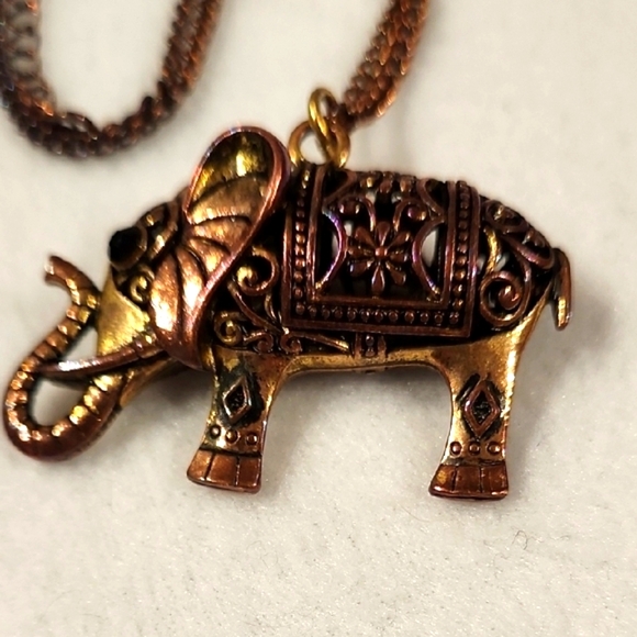 ZAD JEWELRY Jewelry - Brown, Gold Copper Jewelry Elephant Pendant Necklace with Intricate Detailing